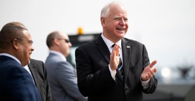 Minnesota Gov. Tim Walz (C) awaits the arrival of U.S. Vice President Kamala Harris in Saint Paul, Minnesota, March 14, 2024. (AFP Photo)