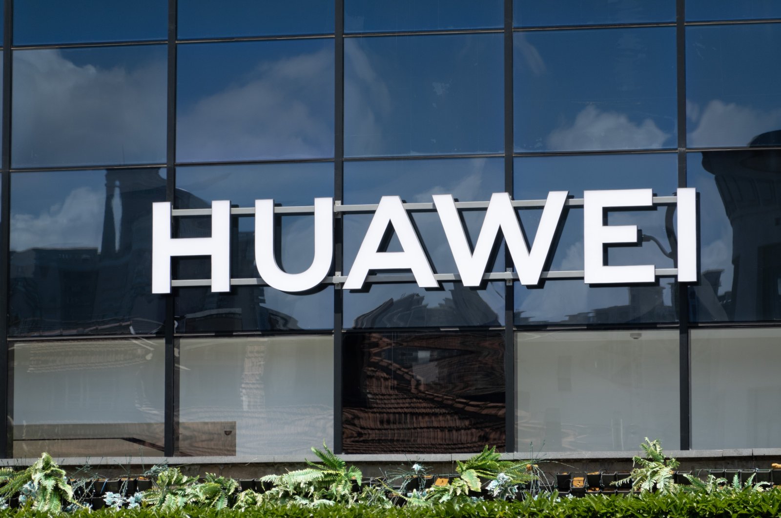 The logo of the Huawei Store on the South Bund in Huangpu District in Shanghai, China, July 30, 2024. (Getty Images Photo)