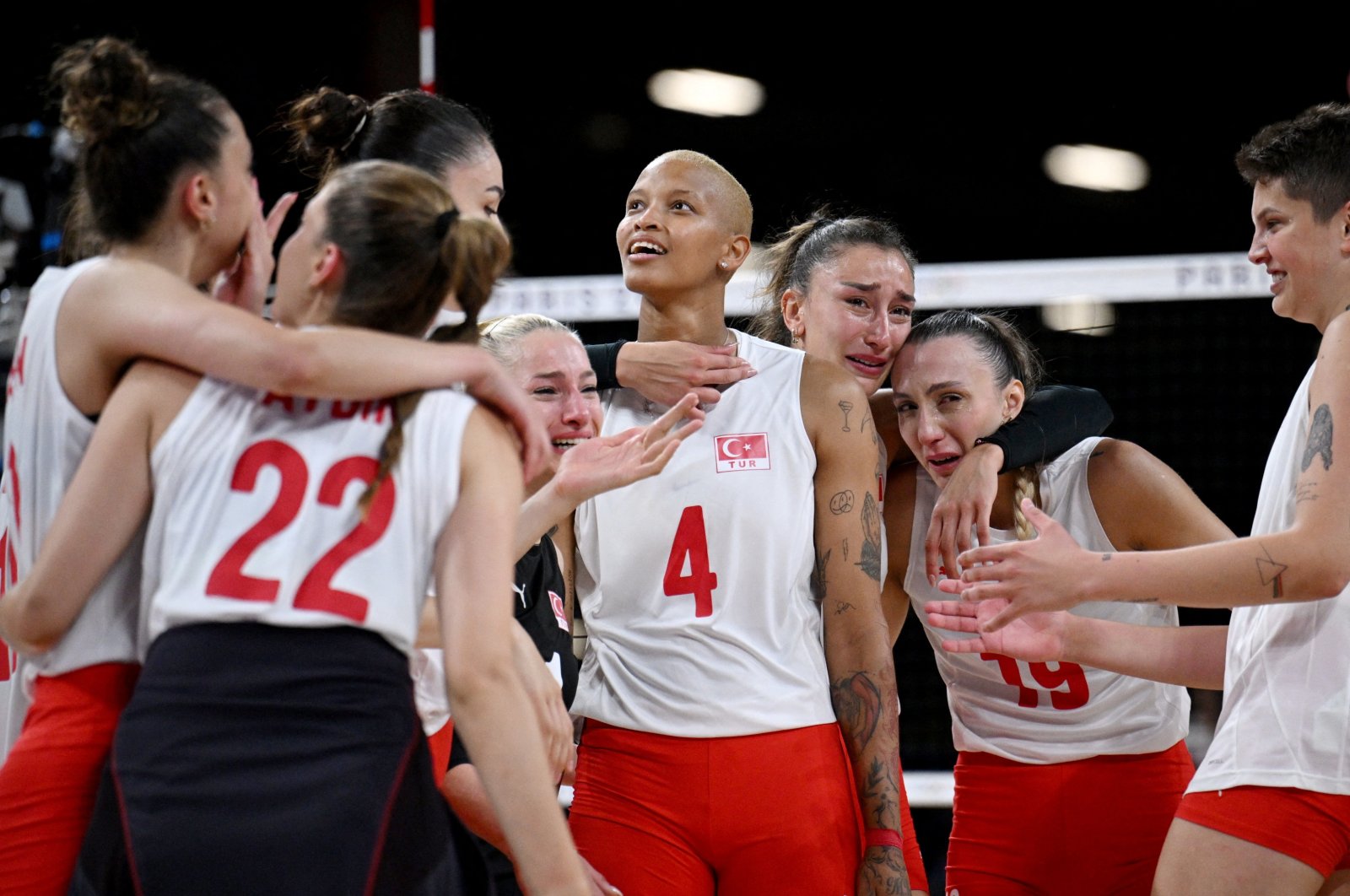 Turkish women&#039;s volleyball team players celebrate after the 2024 Paris Olympics quarterfinals match against China, Paris, France, Aug. 6, 2024. (Reuters Photo)