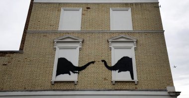 A new artwork by British anonymous street artist Banksy depicting two elephants on the side of a house in Chelsea, London, U.K., Aug. 6, 2024. (EPA Photo)