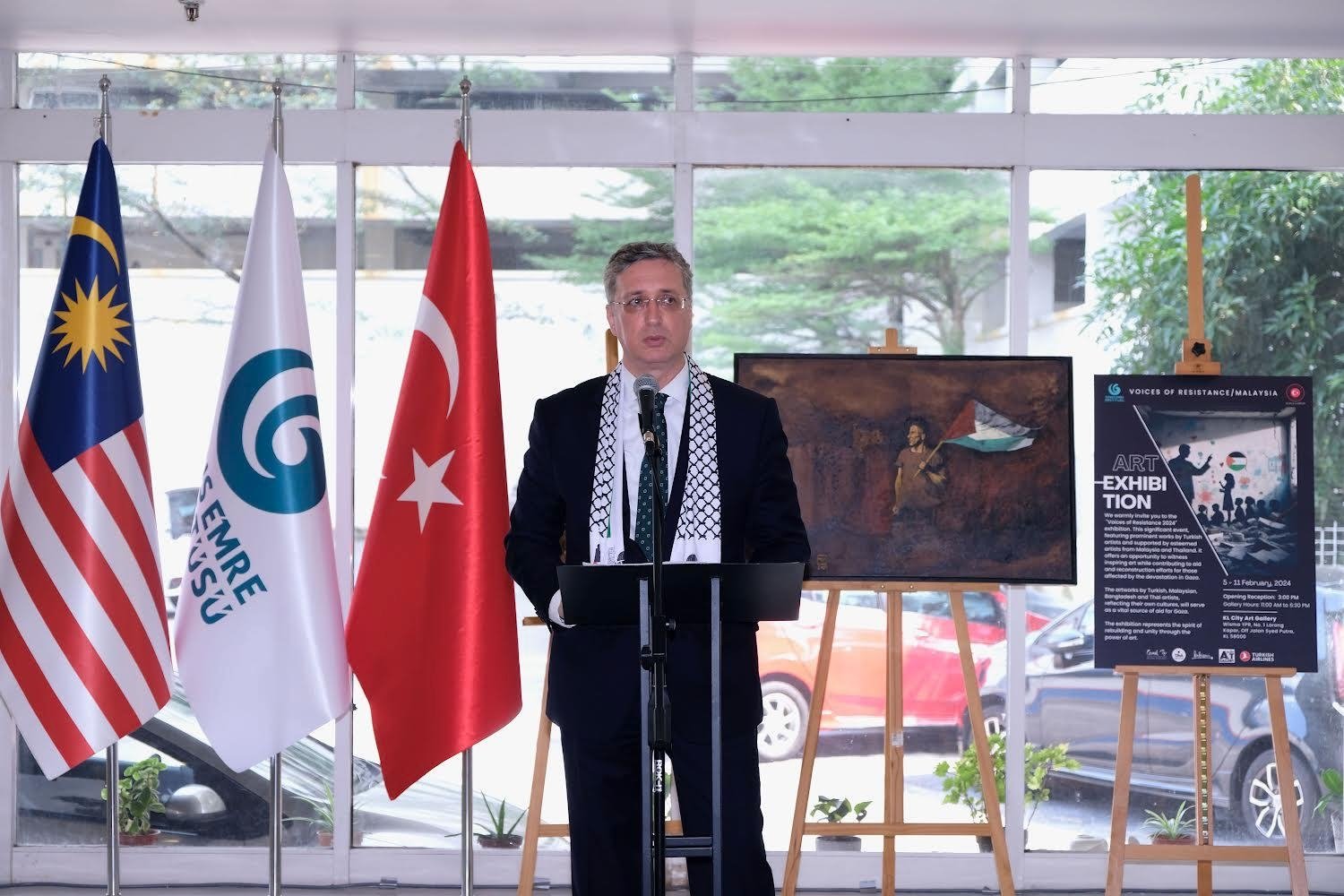 Last year, the artist and his students, along with local and international artists, organized a charity exhibition, donating the proceeds to earthquake victims. The exhibition, which started in Istanbul, continued under the title 'Rising from the Ashes' in various countries, including the U.S., Kuwait, Milan, Bangladesh and Malaysia. (Photo courtesy of Cemal Toy)