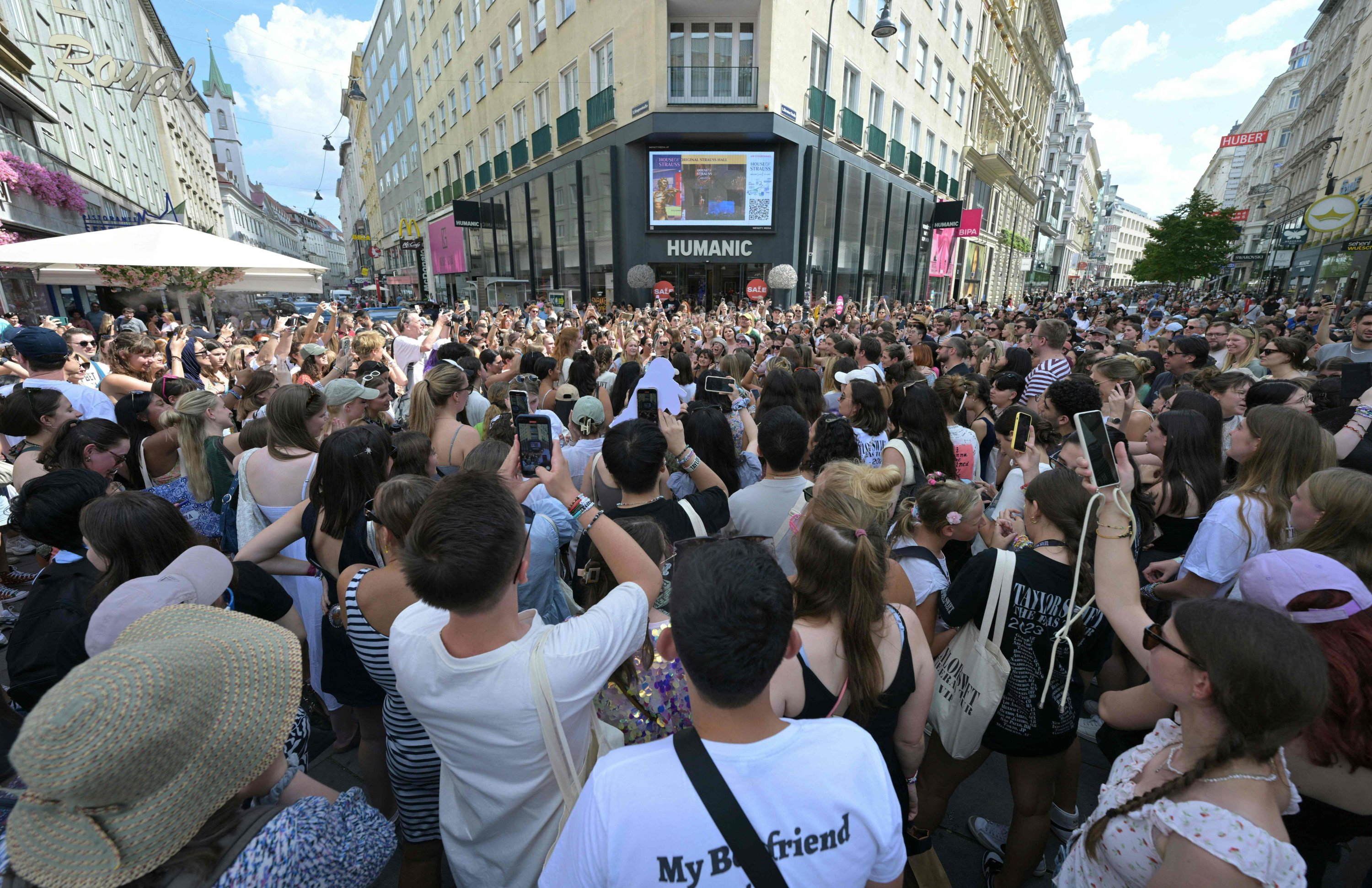 Fans of Taylor Swift gather after concerts of the star were canceled at the last minute after Austrian authorities detained two suspects for allegedly plotting to attack the U.S. singer’s concerts in Vienna, Austria, Aug. 8, 2024. (AFP Photo)