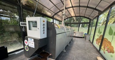 The machine that converts organic waste into compost at Karadeniz Technical University, Trabzon, Türkiye, Aug. 8, 2024. (AA Photo)