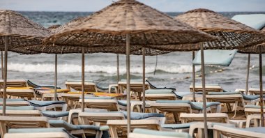Empty beach beds under parasols in Baia Beach in Şile, Istanbul, Sept. 20, 2022. (Getty Images File Photo)