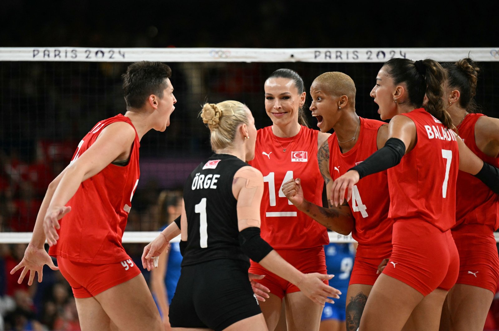 Türkiye&#039;s players react during the women&#039;s volleyball semi-final match with Italy at the South Paris Arena 1 in Paris, Aug. 8, 2024. (AFP Photo)