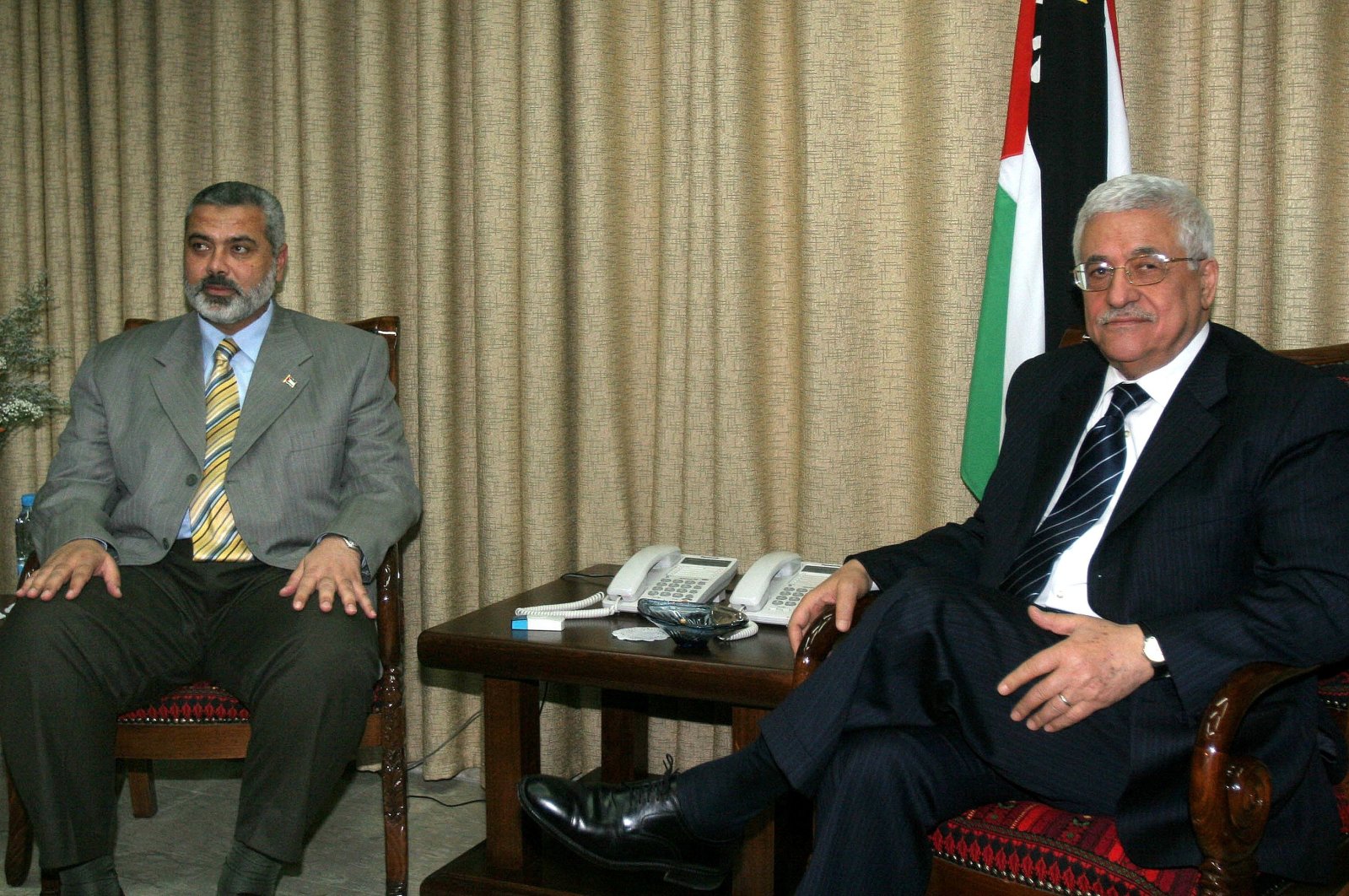 Palestinian Authority President Mahmoud Abbas (R) meets with Palestinian Prime Minister Ismail Haniyeh at Abbas&#039; office in Gaza City, Palestine, June 10, 2006. (AFP File Photo)