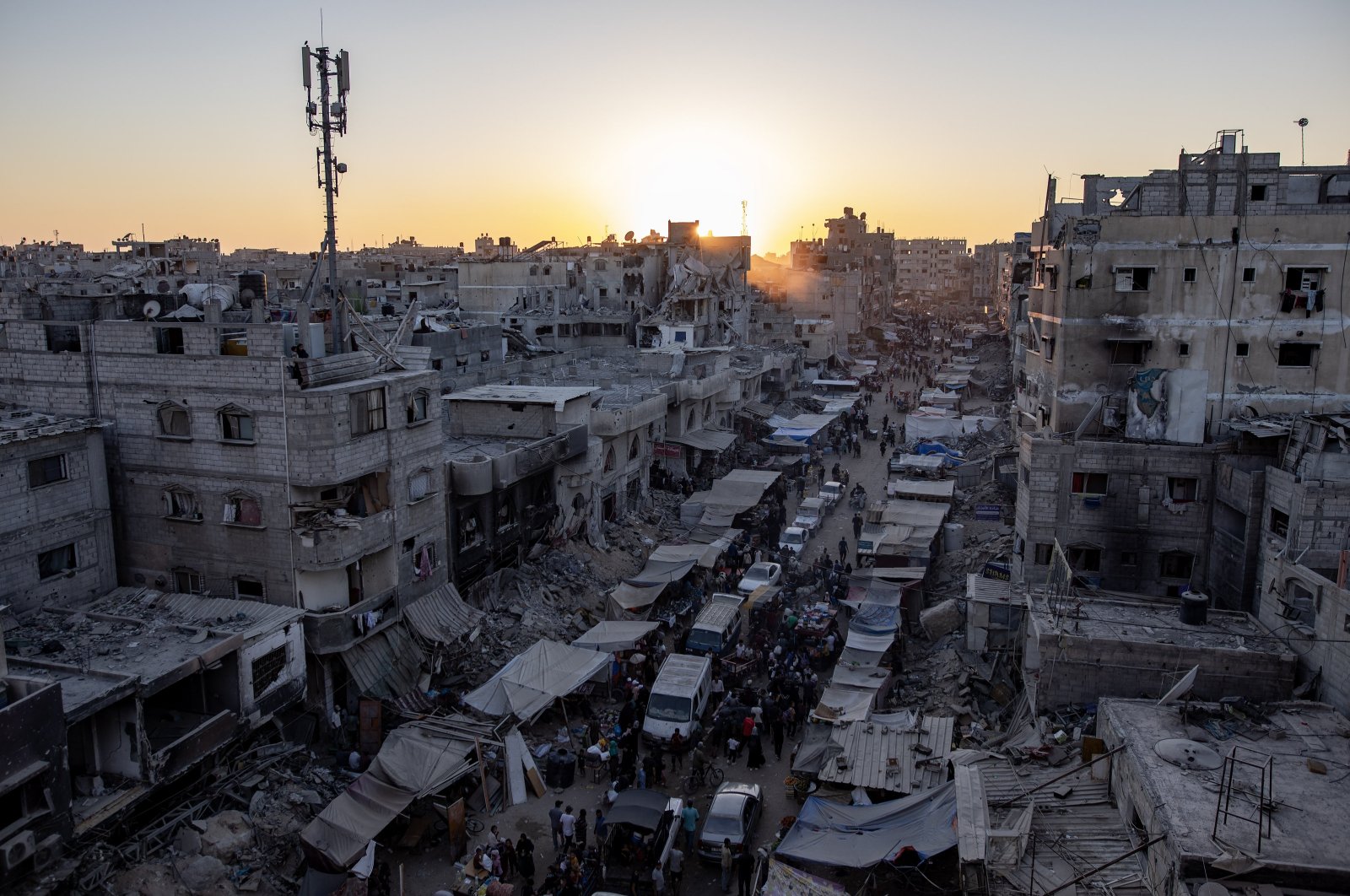 Palestinian civilians flee from Khan Younis after another Israeli &quot;evacuation order&quot; was issued, southern Gaza Strip, Palestine, Aug. 8, 2024. (EPA Photo)