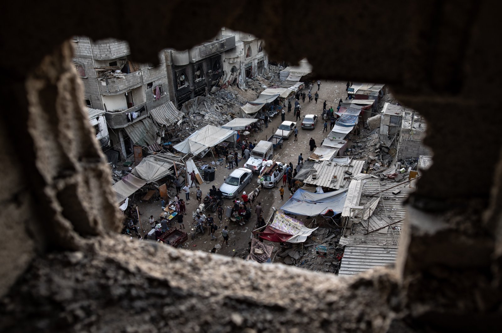 Palestinians flee from Khan Younis after a new evacuation order issued by the Israel Defense Forces (IDF),  Aug 8, 2024. (EPA Photo)