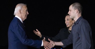 US President Joe Biden (L) and Vice President Kamala Harris (2-R), greet reporter Evan Gershkovich (R) during his arrival at Andrews Air Base, Maryland, U.S., Aug. 1, 2024. (EPA Photo)