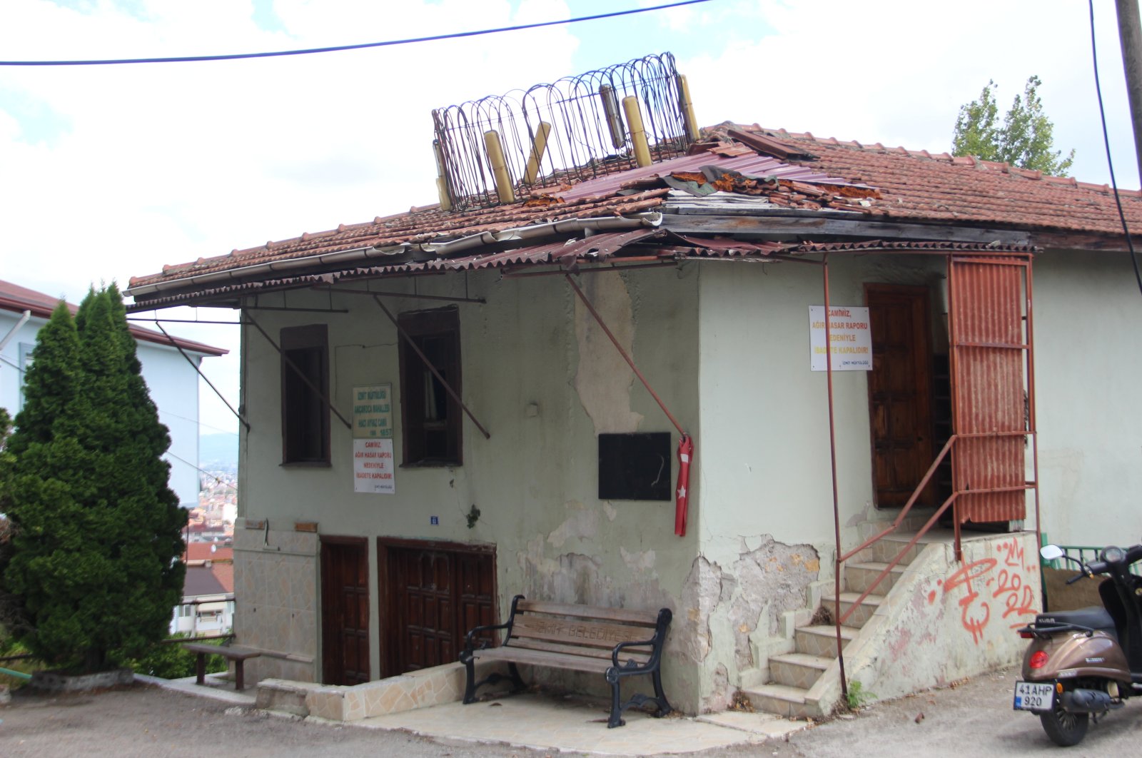 The damaged building of Hacı Ayvaz Mosque, Kocaeli, Türkiye, Aug. 11, 2024. (DHA Photo)