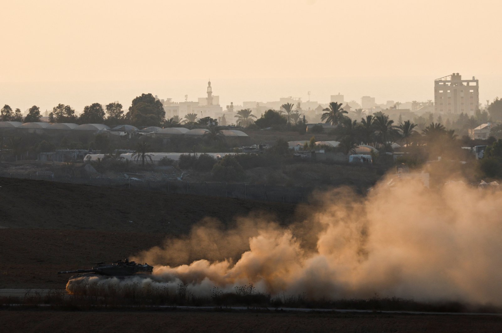 A tank maneuvers near the Israel-Gaza border, Aug. 7, 2024. (Reuters Photo)