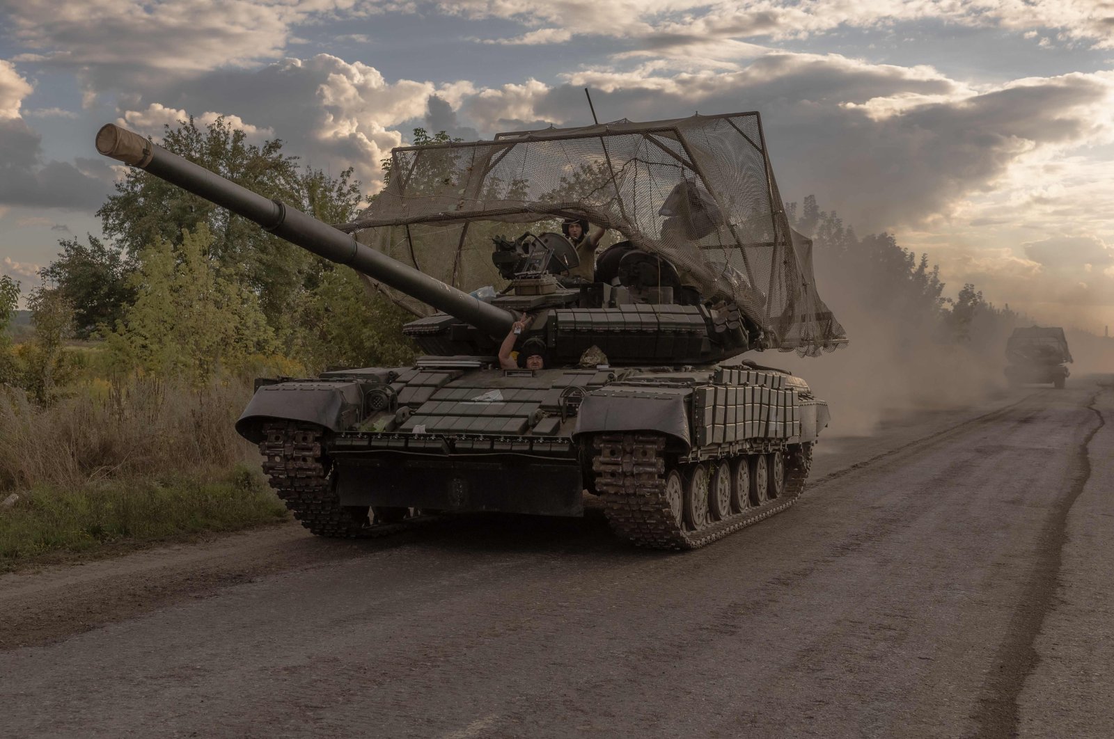 Ukrainian servicemen drive Soviet-made T-64 tanks in the Sumy region, near the border with Russia, Aug. 11, 2024. (AFP Photo)