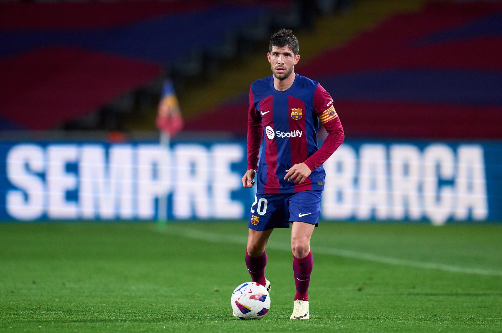 Barcelona&#039;s Sergi Roberto runs with the ball during the LaLiga match against Valencia at Estadi Olimpic Lluis Companys, Barcelona, Spain, April 29, 2024. (Getty Images Photo)