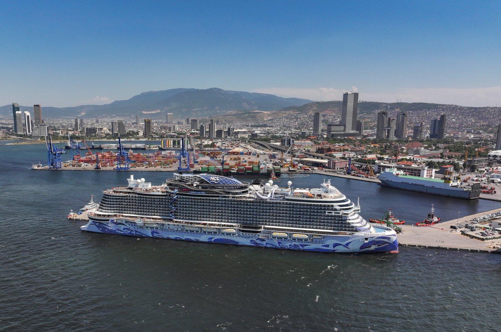 A cruiser is photographed docking at Izmir Port, western Türkiye, July 16, 2024. (AA Photo)