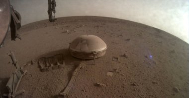 A view of the InSight&#039;s seismometer on the Martian surface, in one of the last images taken by NASA&#039;s InSight Mars lander, Dec. 11, 2022. (Reuters Photo)