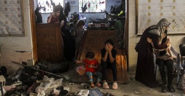 Palestinian children react following an Israeli strike on the al-Taba'een school in the Daraj Tuffah neighborhood, Gaza, Palestine, Aug. 10, 2024. (EPA Photo)