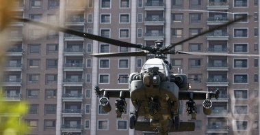  An AH-64E Apache attack helicopter lands during 'Combat Readiness Week' drills in Hsinchu, Taiwan, Oct. 29, 2020. (Reuters File Photo)