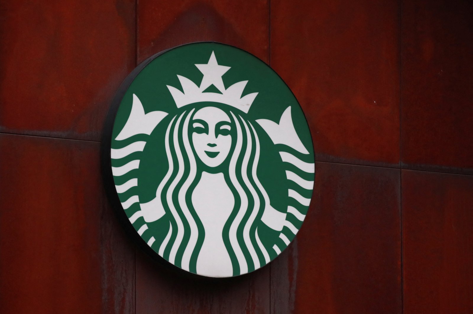 The logo of the American coffee company Starbucks on a wall outside a coffee shop in Mexico City, Mexico, July 24, 2024. (Reuters Photo)