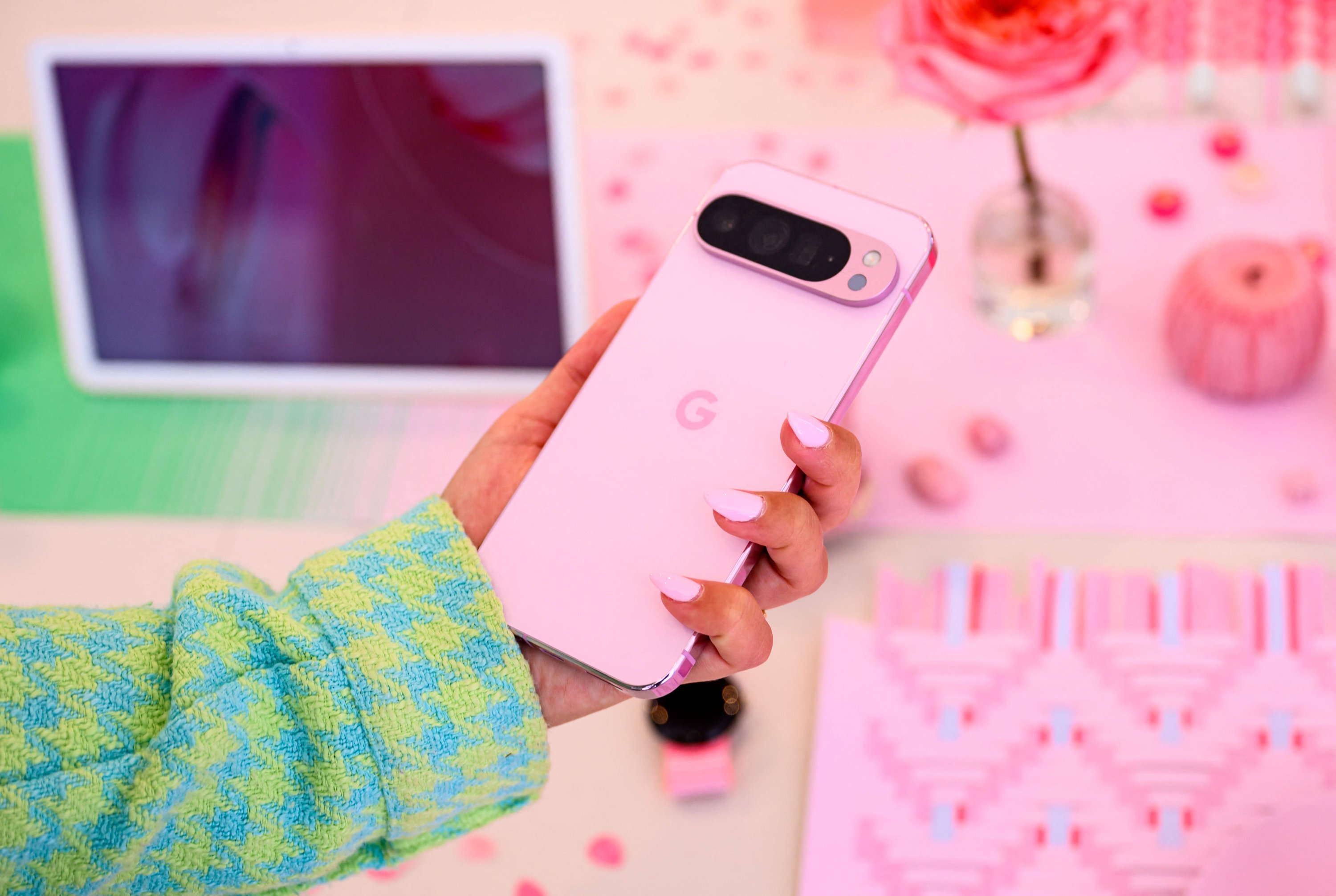 Katarina Mogus takes a photo with a new Pixel phone during the Made By Google event at Google's Bay View campus, Mountain View, California, U.S., Aug. 13, 2024. (AFP Photo)