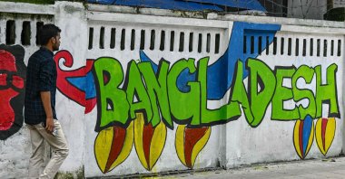 A pedestrian walks past a mural inside Dhaka University days after the fall of the Sheikh Hasina government, Dhaka, Bangladesh, Aug. 12, 2024. (AFP Photo)