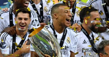Real Madrid&#039;s Kylian Mbappe celebrates with the trophy after winning the Super Cup against Atalanta at National Stadium, Warsaw, Poland, Aug. 14, 2024. (Reuters Photo) 