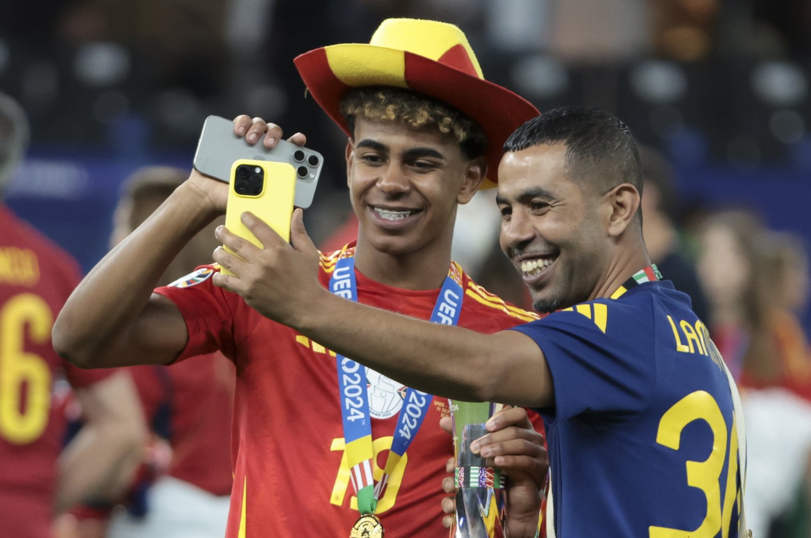 Spain&#039;s Lamine Yamal (L) poses with his father Mounir Nasraoui following the UEFA EURO 2024 final match between Spain and England at Olympiastadion, Berlin, Germany, July 14, 2024. (Getty Images Photo)