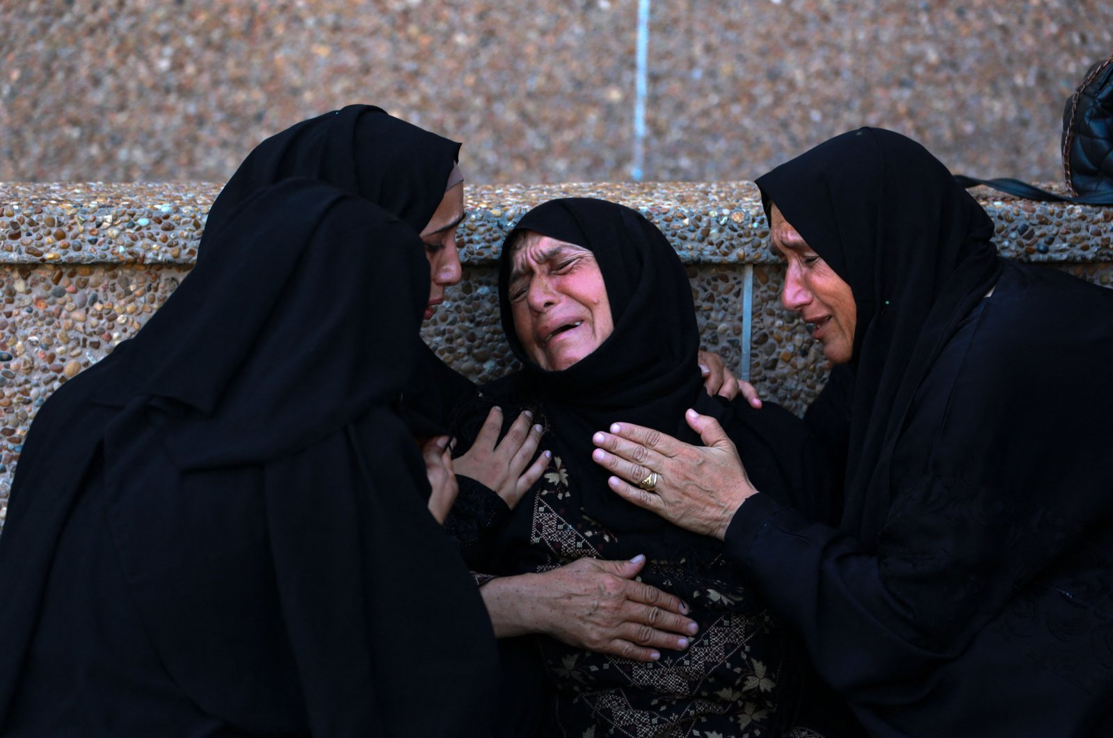 A Palestinian woman mourns a family member killed in Israeli bombardment, Khan Younis, southern Gaza, Aug. 14, 2024. (AFP Photo)