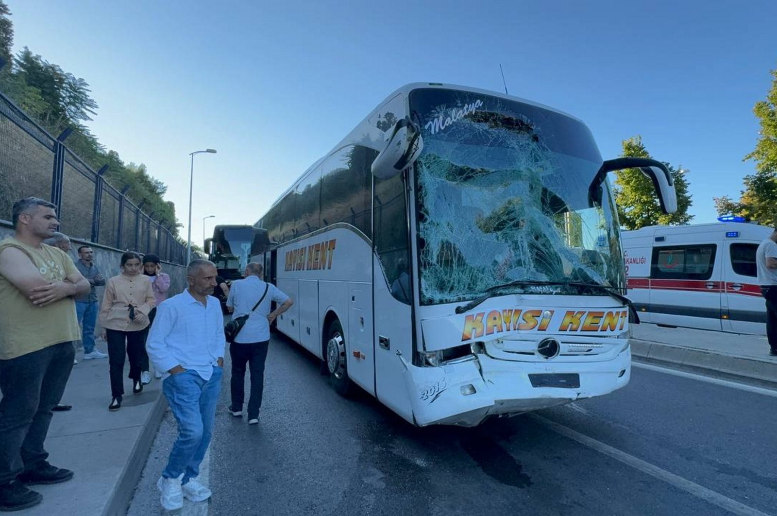 Passersby check out the damage to an intercity passenger bus after it collided with an IETT bus waiting at a stop to pick up passengers, Üsküdar, Istanbul, Türkiye, Aug. 14, 2024. (AA Photo)