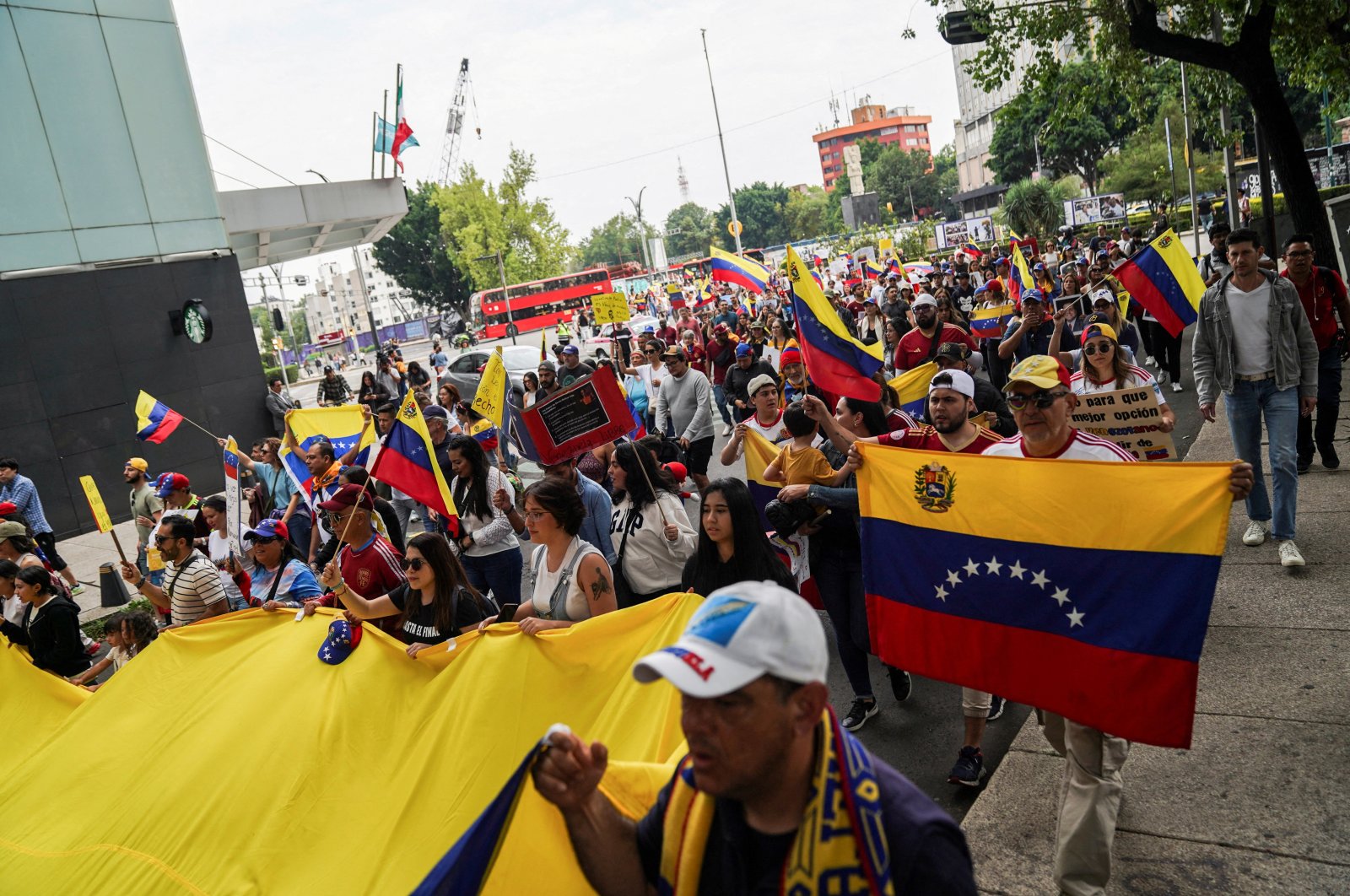 People march to protest against election results that awarded Venezuela&#039;s President Nicolas Maduro a third term, in Mexico City, Mexico, Aug. 10, 2024. (Reuters Photo)