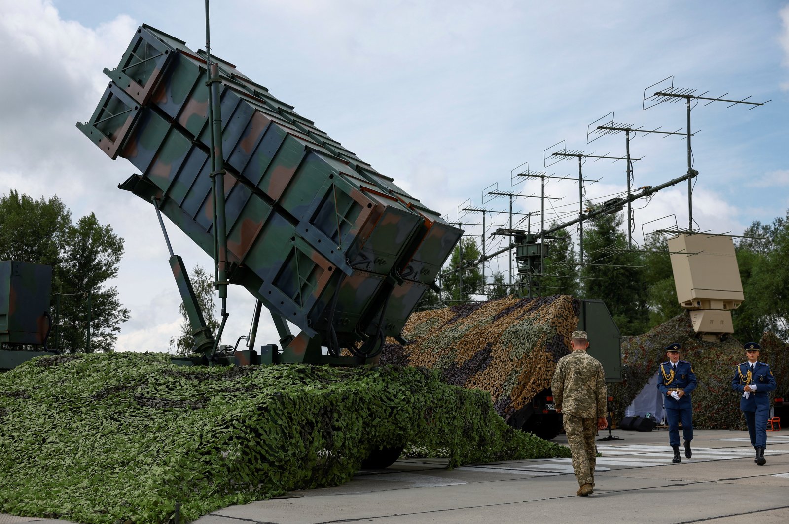 Ukrainian service members walk next to a launcher of a Patriot air defense system amid Russia&#039;s attack on Ukraine in an undisclosed location, Ukraine, Aug. 4, 2024. (Reuters Photo)