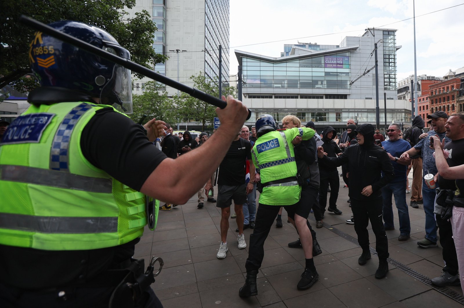 Police scuffle with far-right rioters in the aftermath of a fatal stabbing attack in Southport, Manchester, U.K., Aug. 3, 2024. (EPA Photo)