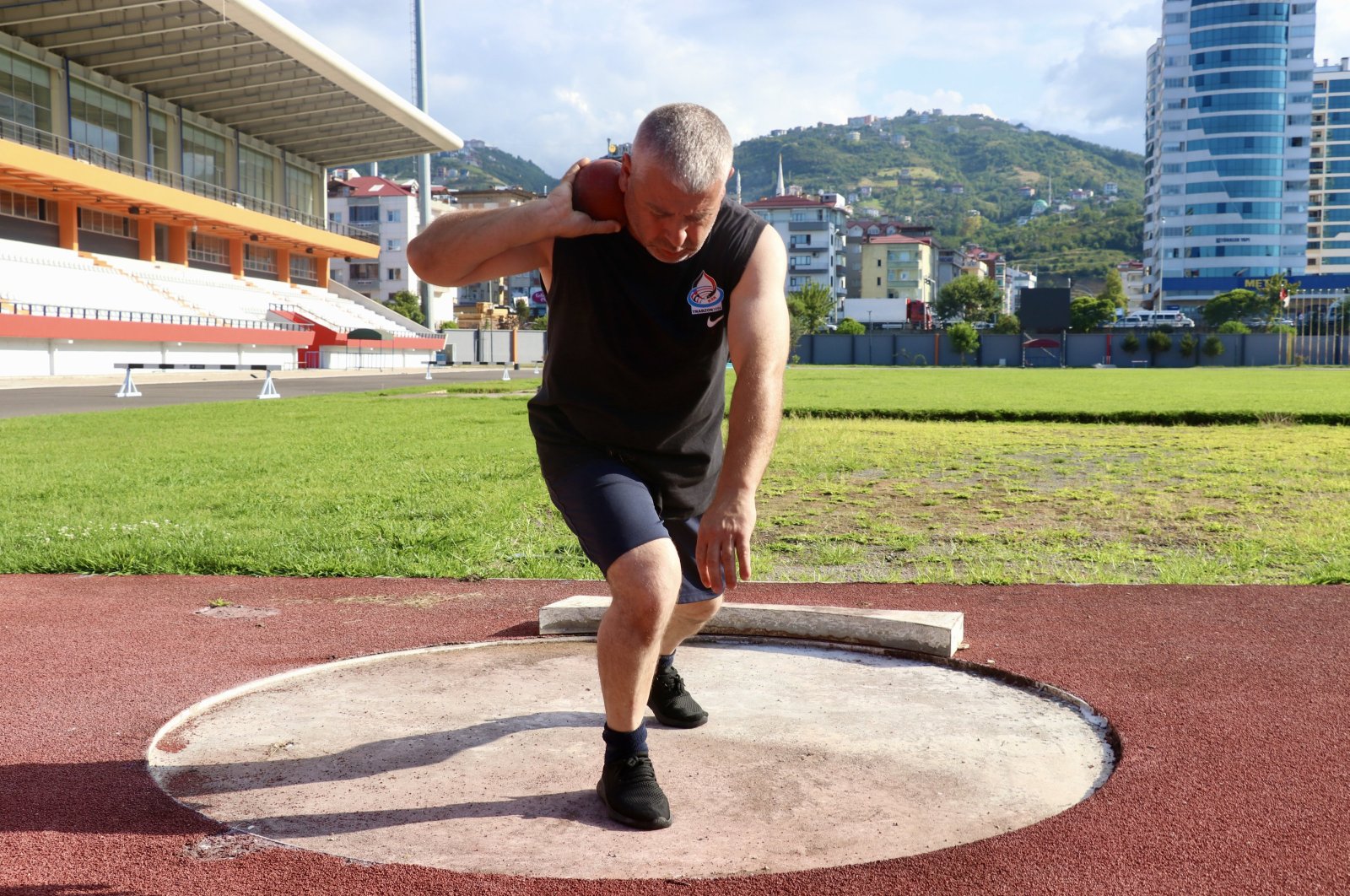 Türkiye&#039;s blind athlete Musa Tarakçı during a shot put training session, Trabzon, Türkiye, Aug. 13, 2024. (AA Photo)