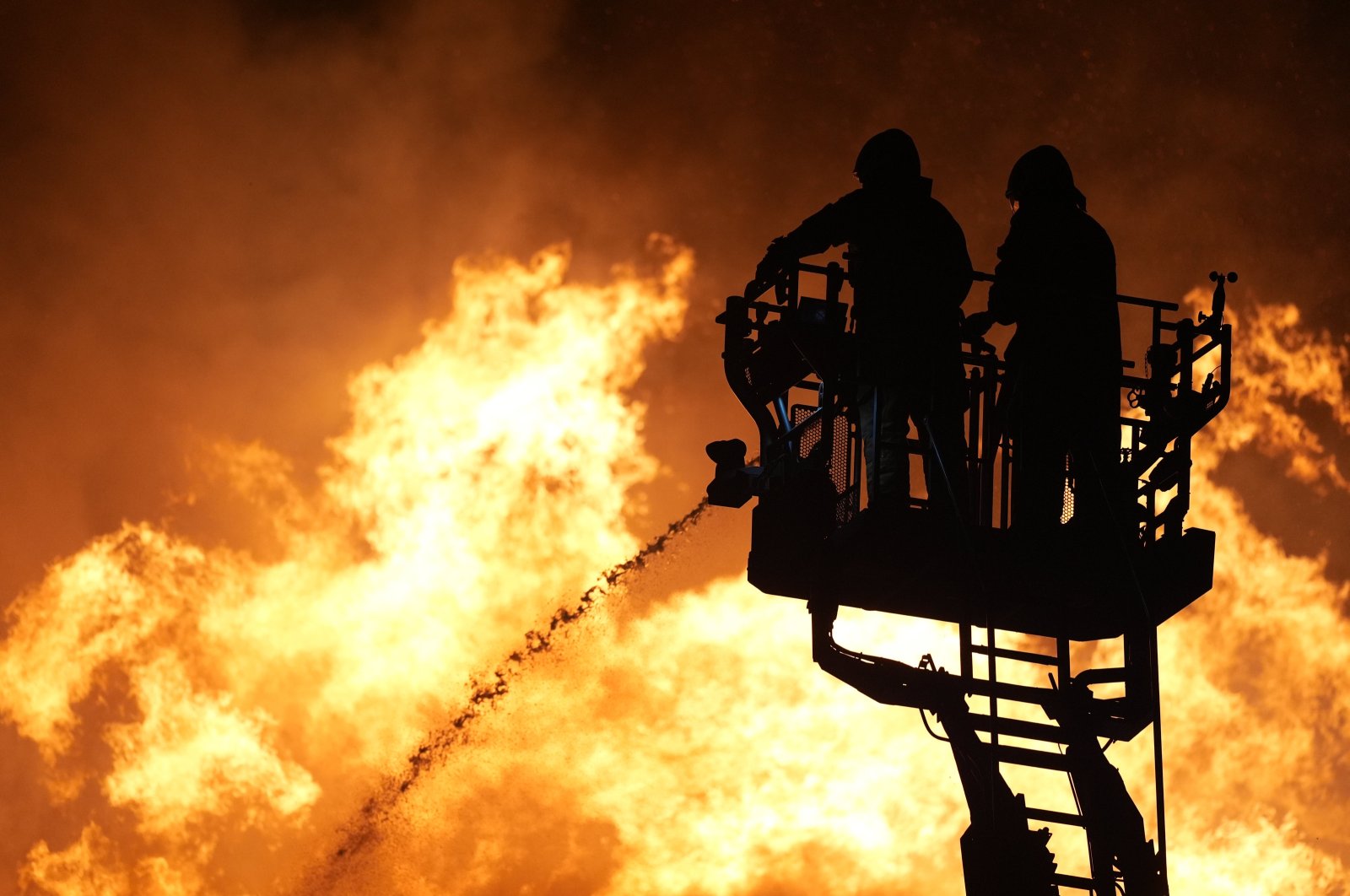 Firefighters try to extinguish a fire in the Yamanlar neighborhood in Izmir&amp;#039;s Karşıyaka district, Aug. 16, 2024. (AA Photo)