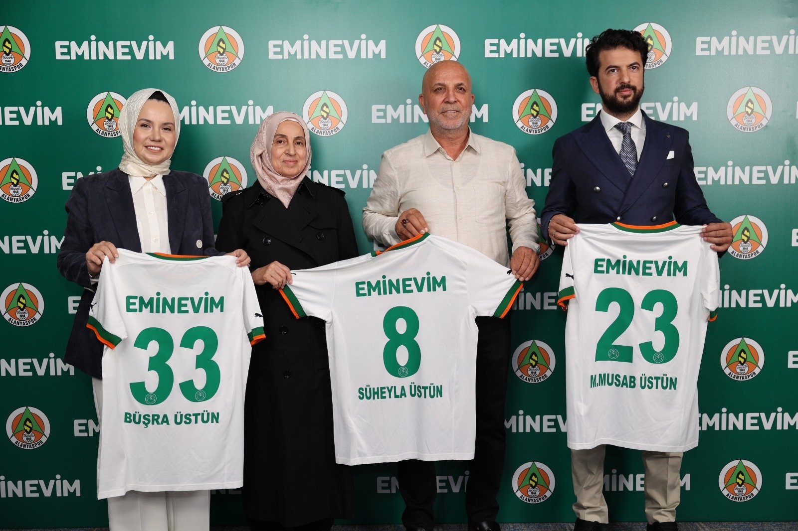 (L-R) Eminevim Vice President Büşra Üstün, President Süheyla Üstün, Alanyaspor President Hasan Çavuşoğlu and Eminevim Vice President M. Musab Üstün pose for a photo after signing a sponsorship deal, Istanbul, Türkiye, Aug. 17, 2024. (Photo by Selda Ercaner)