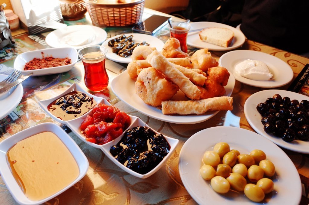 This photo showcases a rich Turkish breakfast that can be enjoyed in Misi, Bursa. (Photo Courtesy of Go to Bursa)