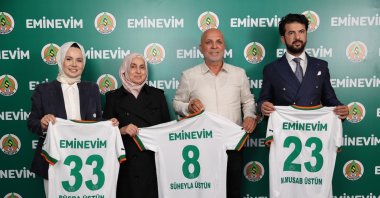 (L-R) Eminevim Vice President Büşra Üstün, President Süheyla Üstün, Alanyaspor President Hasan Çavuşoğlu and Eminevim Vice President M. Musab Üstün pose for a photo after signing a sponsorship deal, Istanbul, Türkiye, Aug. 17, 2024. (Photo by Selda Ercaner)