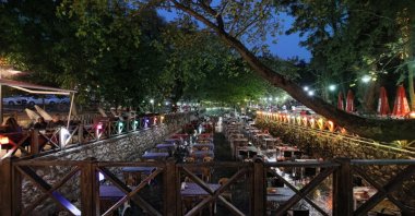 This photo showcases Creekside Tea Garden, located by the river, Misi, Bursa. (Photo Courtesy of Go to Bursa)