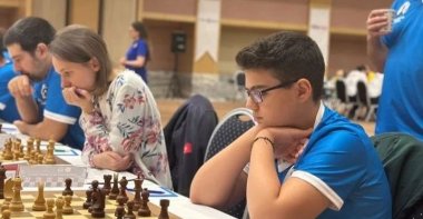 Undated picture of young Turkish chess grandmaster Yağız Kaan Erdoğmuş in action. (Yağız Kaan Erdoğmuş on Instagram)