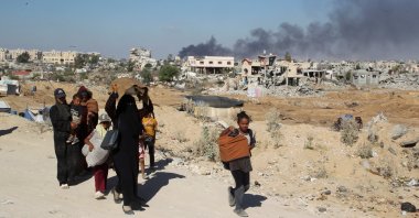 Smoke rises following an Israeli strike on a residential building, amid Israel&#039;s attacks on Gaza, in Khan Younis, in the southern Gaza Strip, Aug. 16, 2024. (Reuters Photo)
