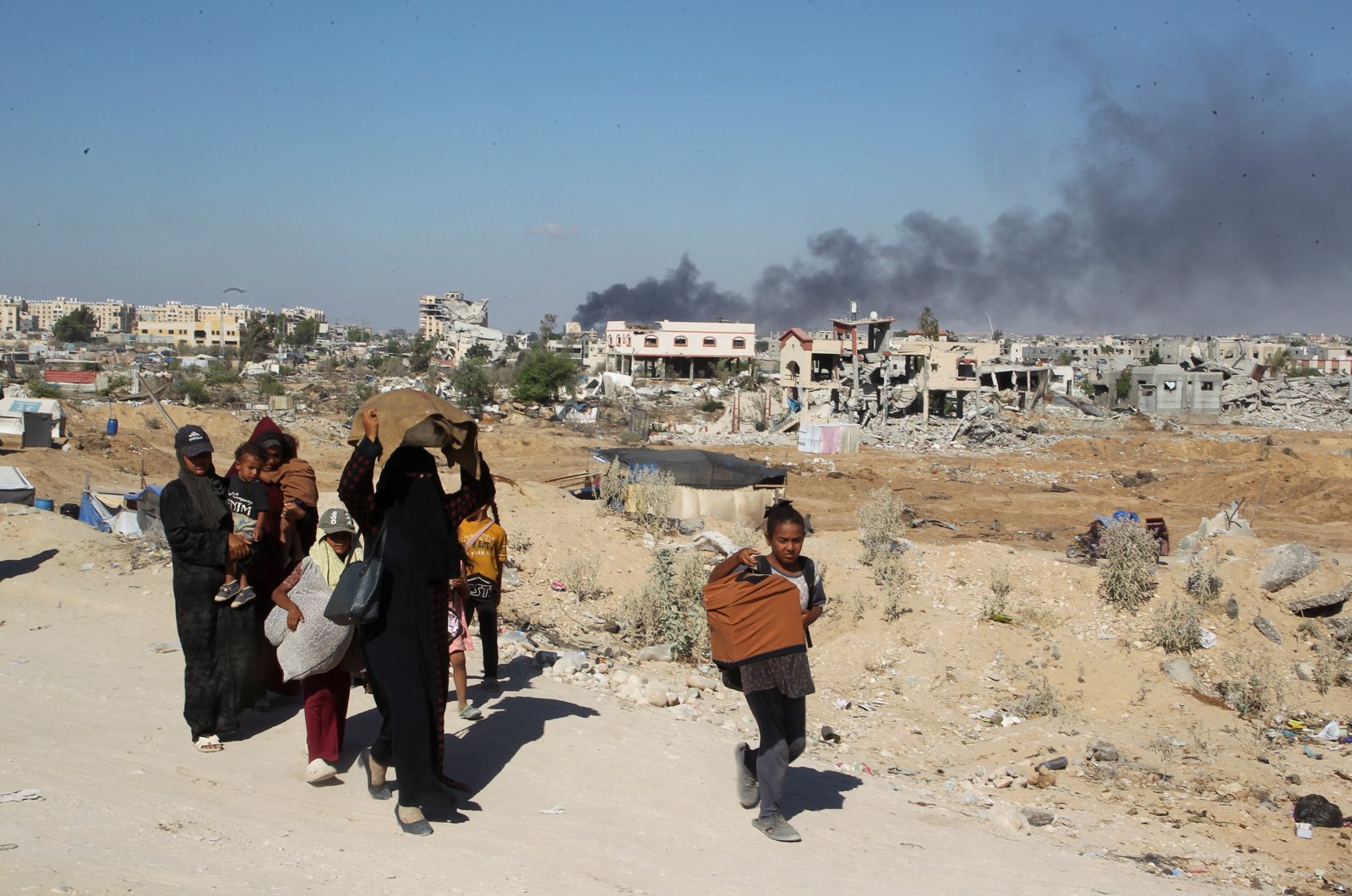 Smoke rises following an Israeli strike on a residential building, amid Israel&#039;s attacks on Gaza, in Khan Younis, in the southern Gaza Strip, Aug. 16, 2024. (Reuters Photo)