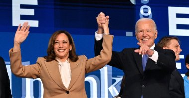 U.S. President Joe Biden holds Vice President and 2024 Democratic presidential candidate Kamala Harris hand after a keynote address on the first day of the Democratic National Convention (DNC), Chicago, Illinois, Aug. 19, 2024. (AFP Photo)