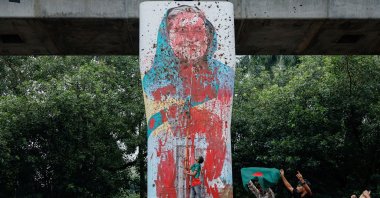Protesters vandalize a mural of Bangladeshi Prime Minister Sheikh Hasina with paint and mud, demanding her resignation at the Teacher-Student Center (TSC) area of the University of Dhaka, Dhaka, Bangladesh, Aug. 3, 2024. (Reuters Photo)