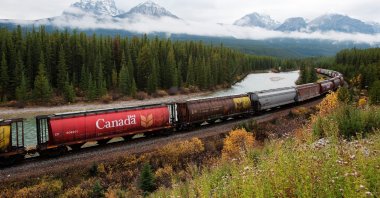 Rail cars loaded with Canadian wheat travel through the Rocky Mountains on the Canadian Pacific railway line near Banff, Alberta, Oct. 6, 2011. (Reuters File Photo)