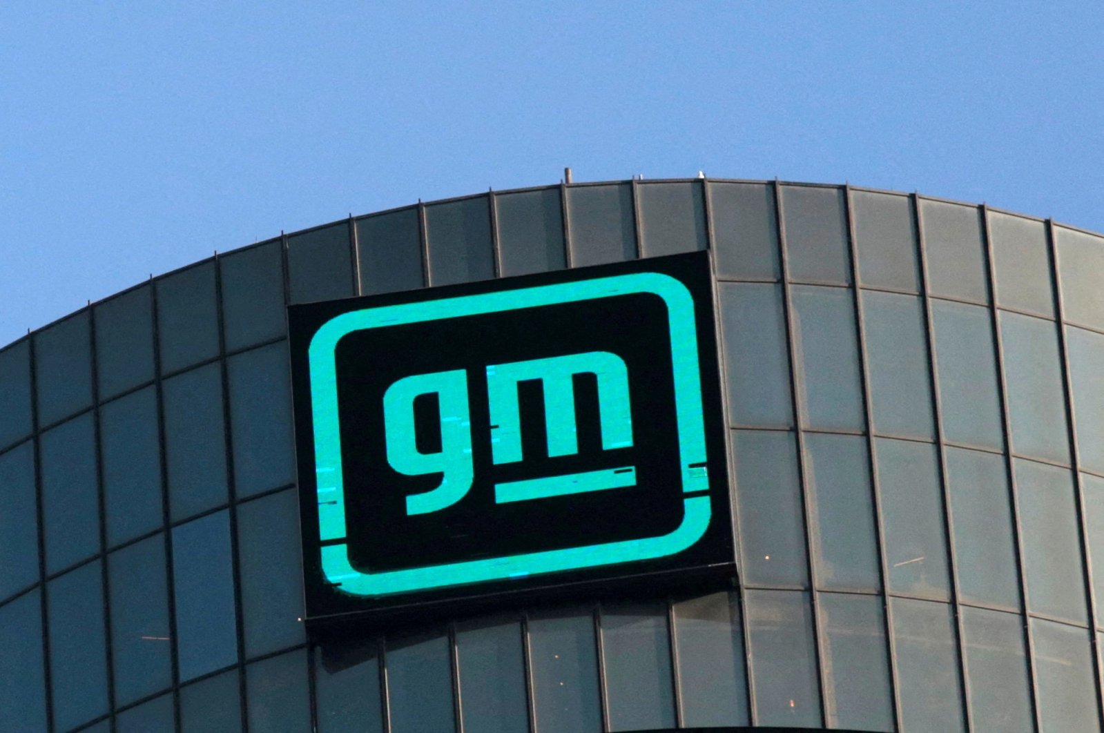 The new GM logo is seen on the facade of the General Motors headquarters, Detroit, Michigan, U.S., March 16, 2021. (Reuters Photo)