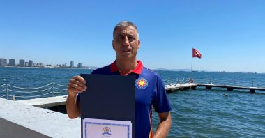 Ragıp Vural Tandoğan poses with his certificate, Colorado, U.S., Aug. 13, 2024. (DHA Photo)
