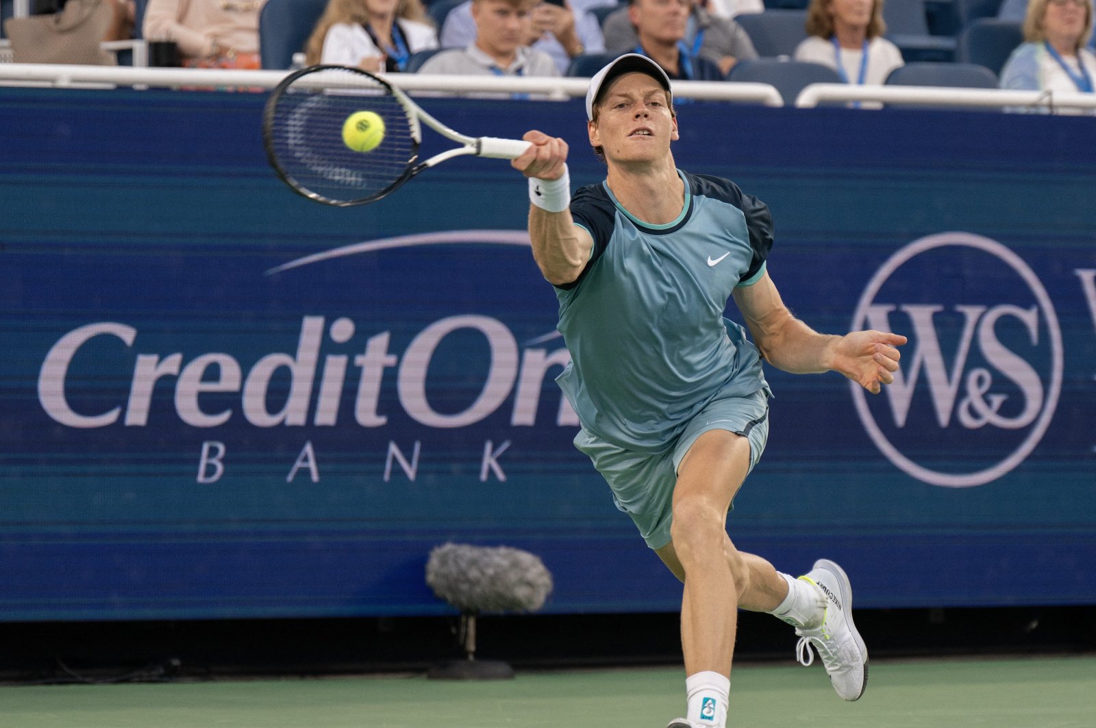 Italy&#039;s Jannik Sinner returns a shot during the men’s singles final against Frances Tiafoe of the United States on Day Seven of the Cincinnati Open, Cincinnati, U.S., Aug 19, 2024. (Reuters Photo)