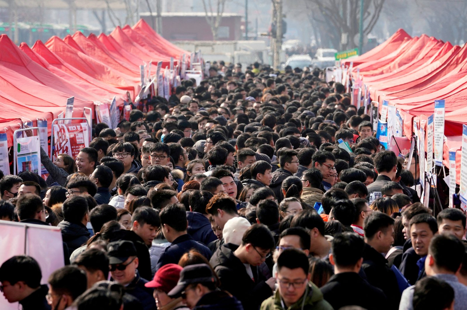 Job seekers crowd a job fair at Liberation Square in Shijiazhuang, Hebei province, China, Feb. 25, 2018. (Reuters Photo)