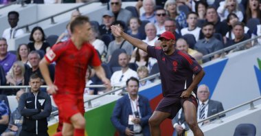 Bayern Munich&#039;s coach Vincent Kompany reacts during the preseason friendly match against Tottenham Hotspur at the Tottenham Hotspur Stadium, London, U.K., Aug. 10, 2024. (Reuters Photo)
