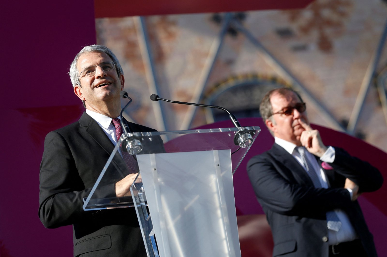 Laurent Freixe (L), executive vice president of Nestle, delivers a speech next to Richard Girardot, CEO of Nestle France, during a ceremony for the 150th anniversary of the Swiss food giant at the headquarters of Nestle France in Noisiel, east of Paris, France, June 23, 2016. (AFP Photo)