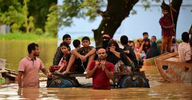 People wade through flood waters, Feni, Bangladesh, Aug. 23, 2024. (AFP Photo)